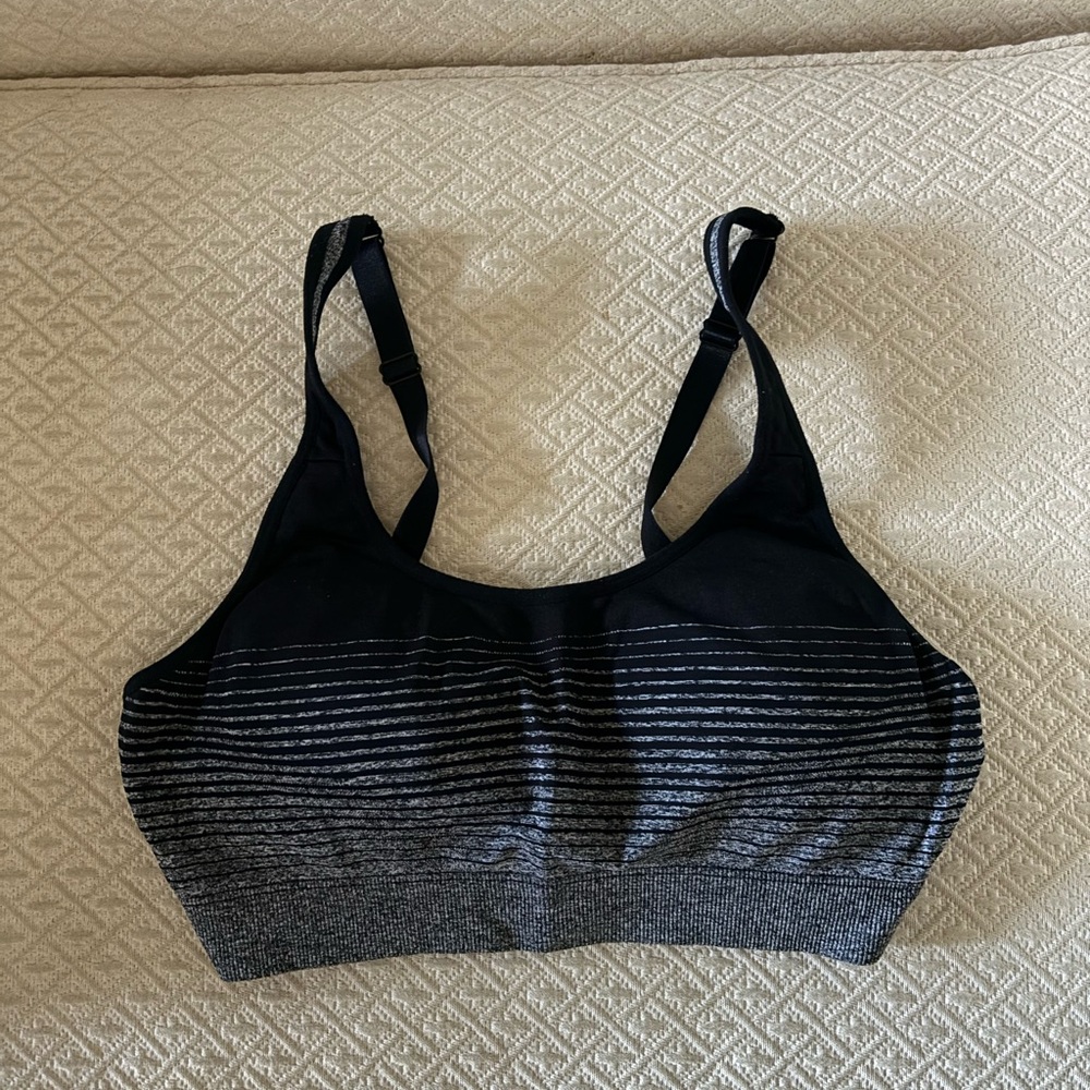 Seamless Black and Grey Sports Bra